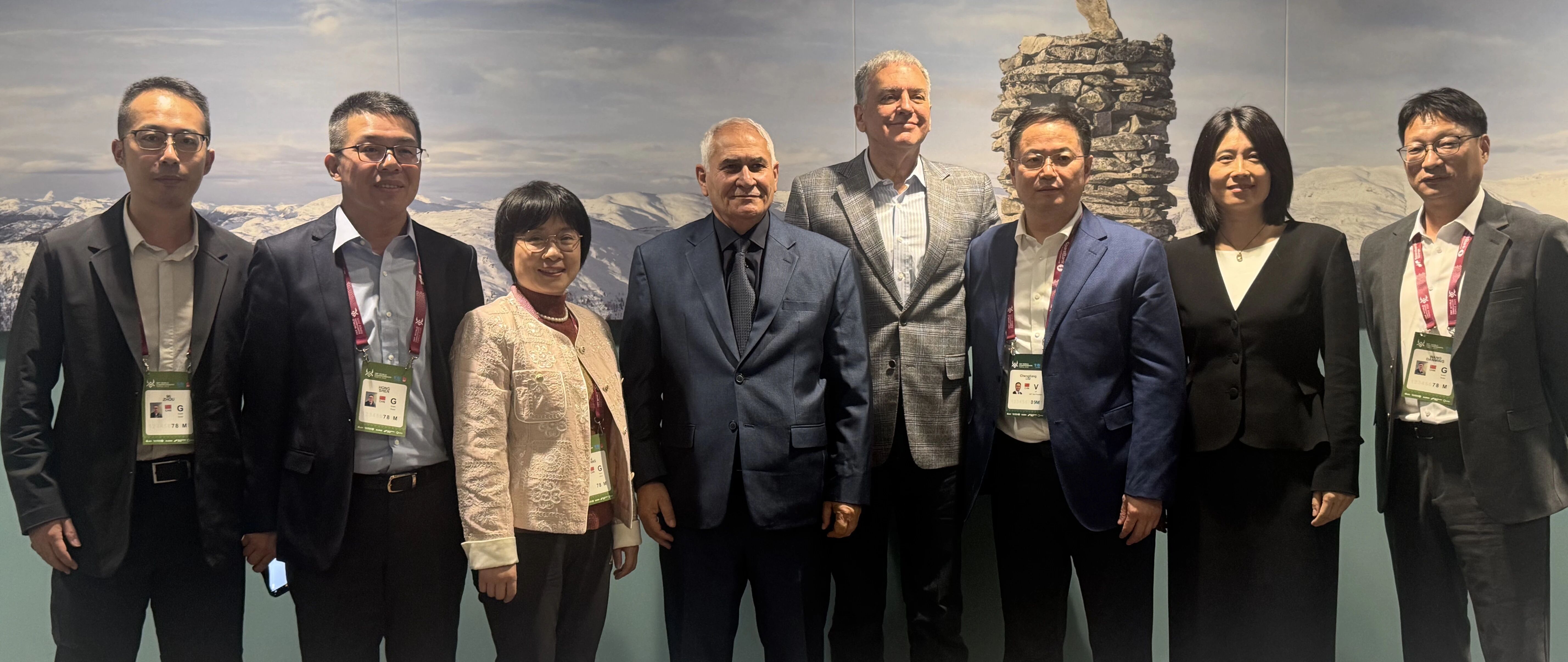 1006-举重1.jpg 1006-举重1.jpg