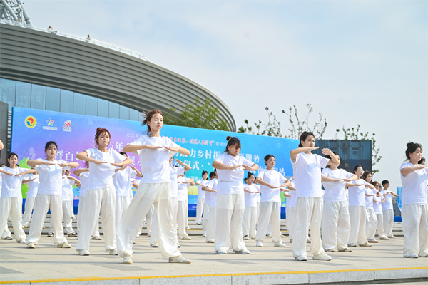 健身气功2.jpg
